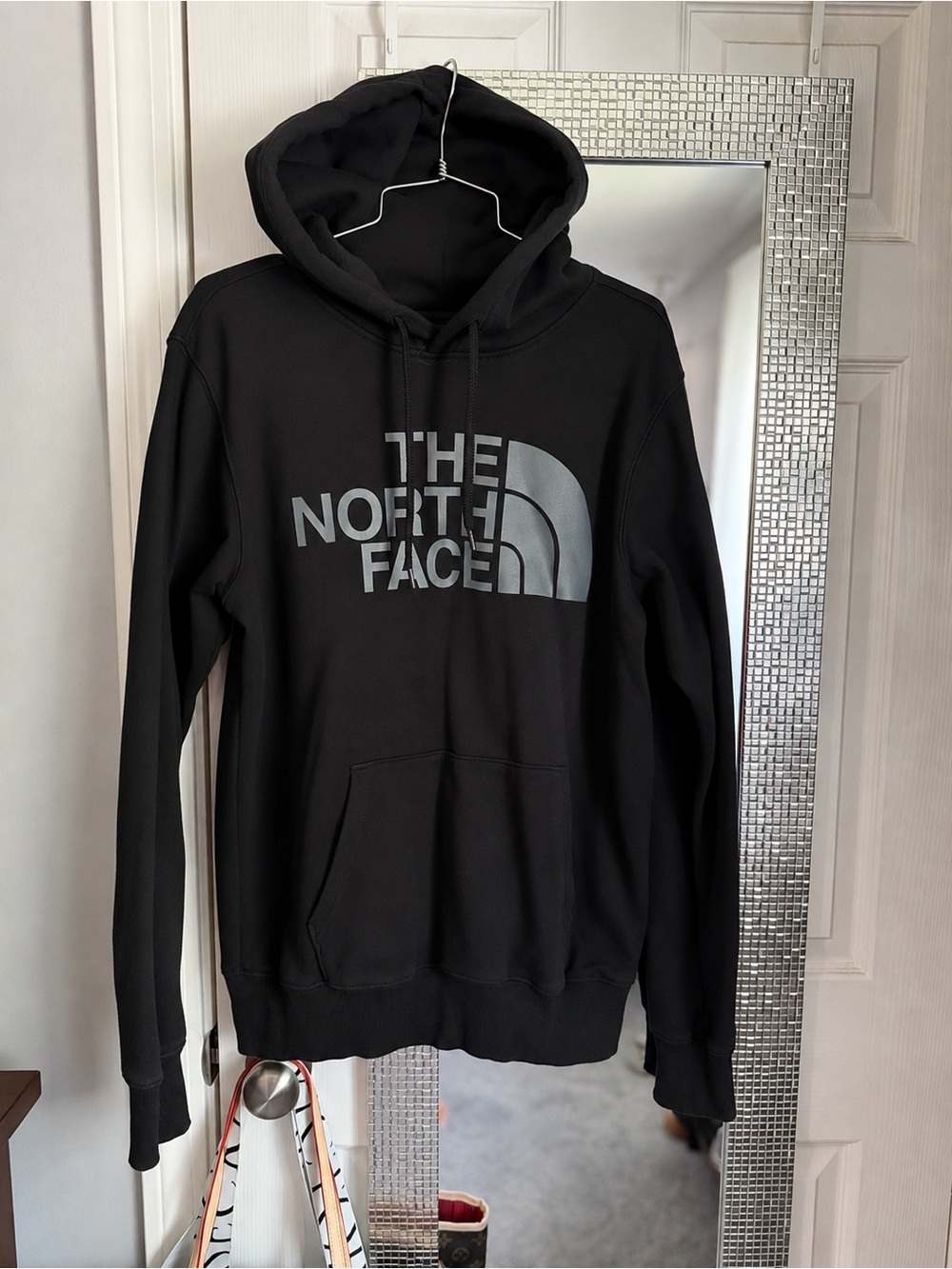 Men’s North face hoodie